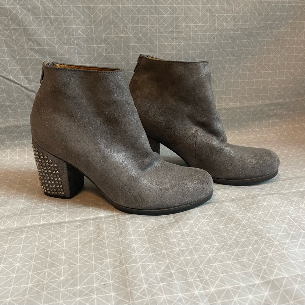 Anthropologie Calleen Cordero Mavi‎ Studded Heel Suede Boots 6